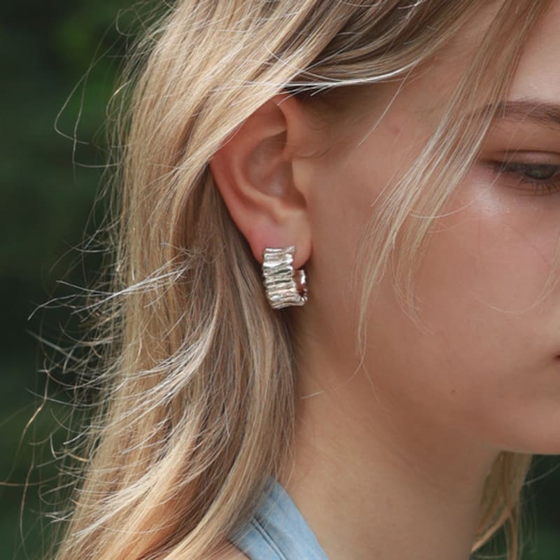 REINDEER MURMUR EARRING 01