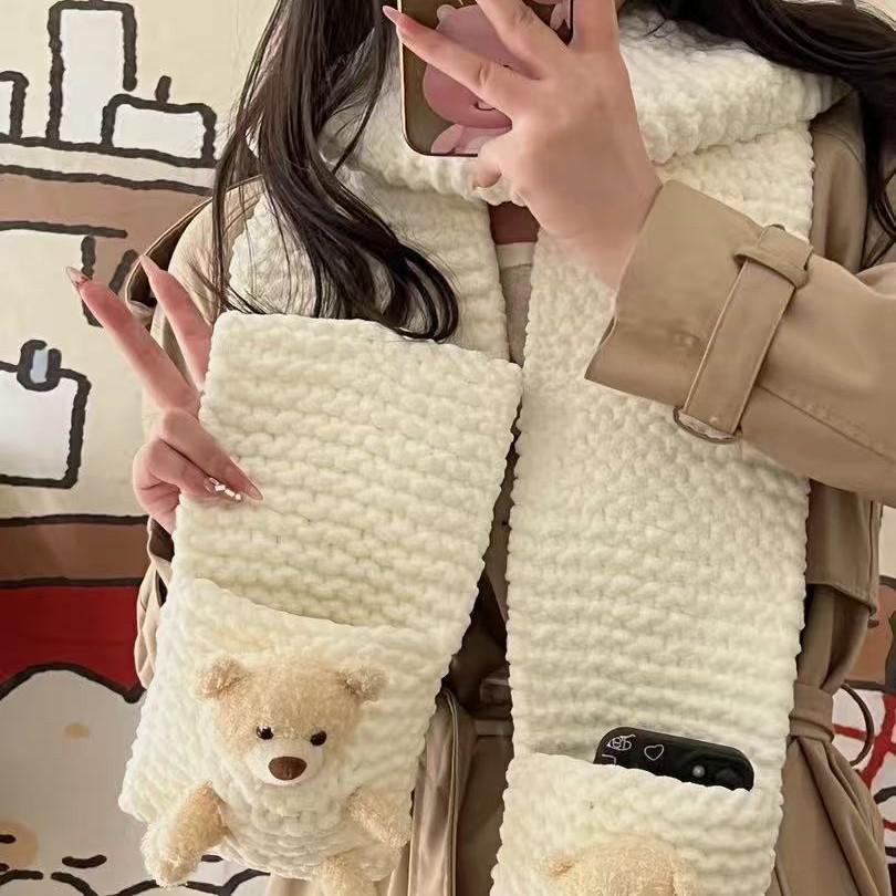 DIY Chunky Yarn Pocket Bear Scarf Kit - Hand-Knit Neck Warmer Gift for Boyfriend/Girlfriend