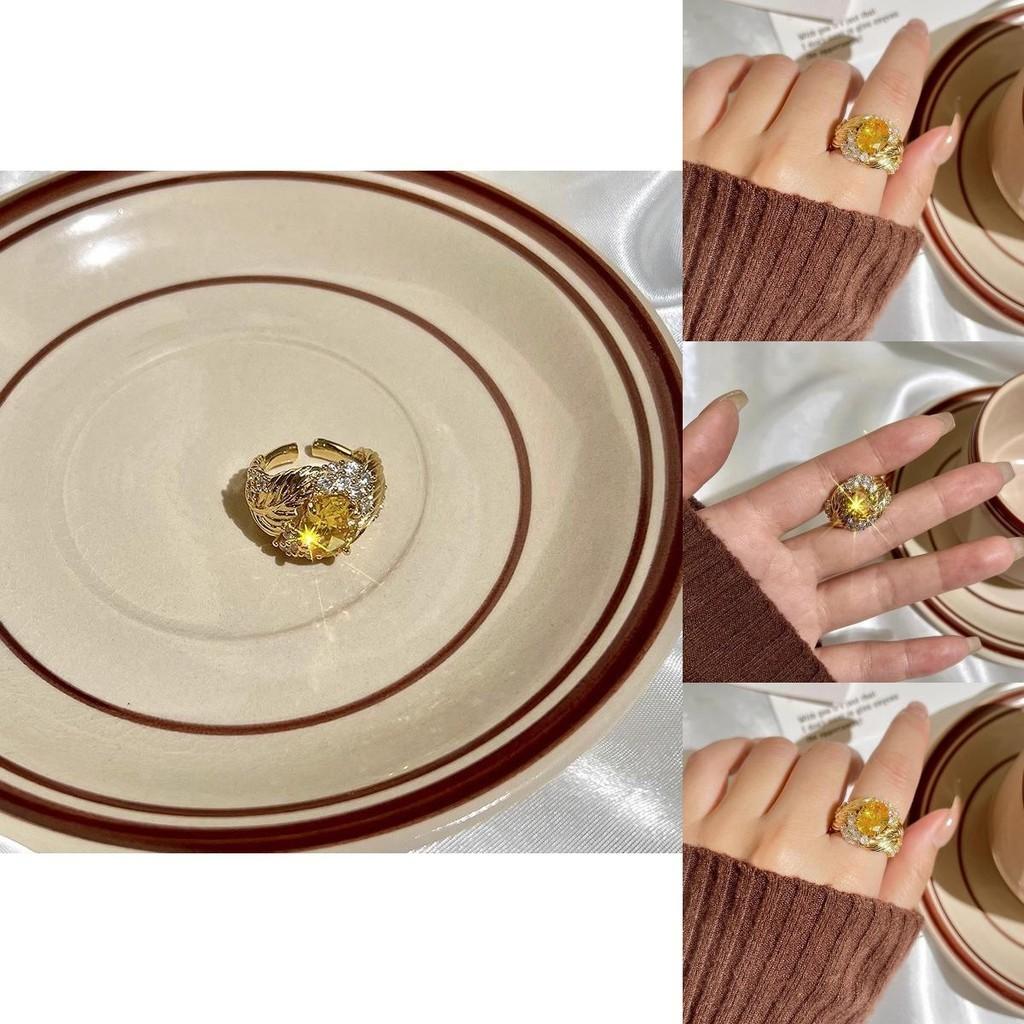 Elegant Geometric Design Feather Ring With Luxurious Yellow Diamonds For Women