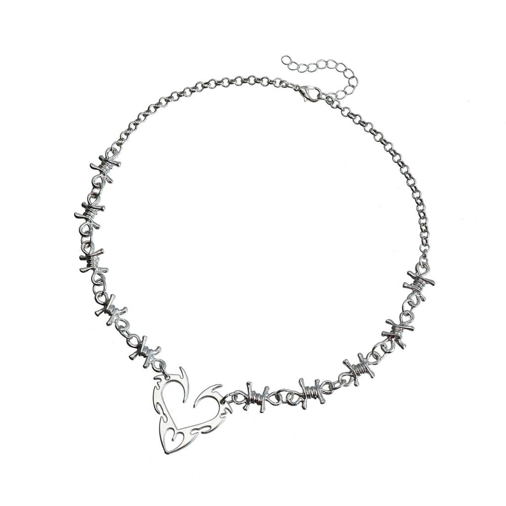 Trendsetting Love Heart Shaped Necklace Fashion Jewelry Accessory with Thorns Detail for Fashionable Enthusiasts