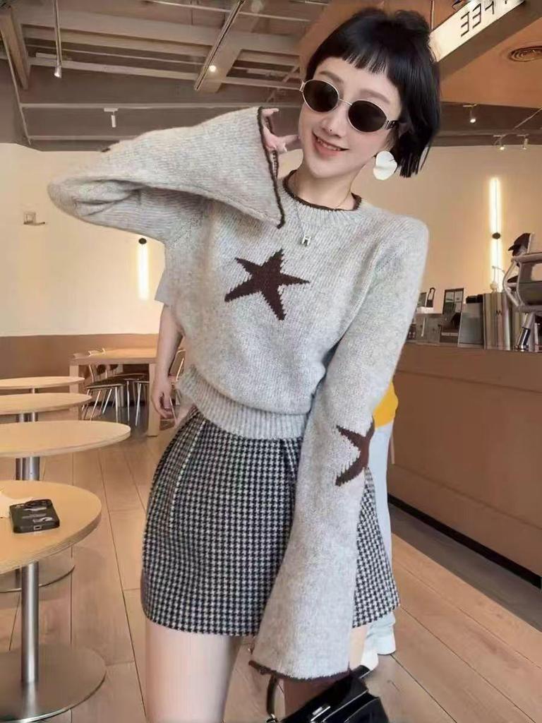 Women's Star Embroidery Contrast Round Neck Sweater - Slim Fit, Versatile Autumn/Winter Knit Top