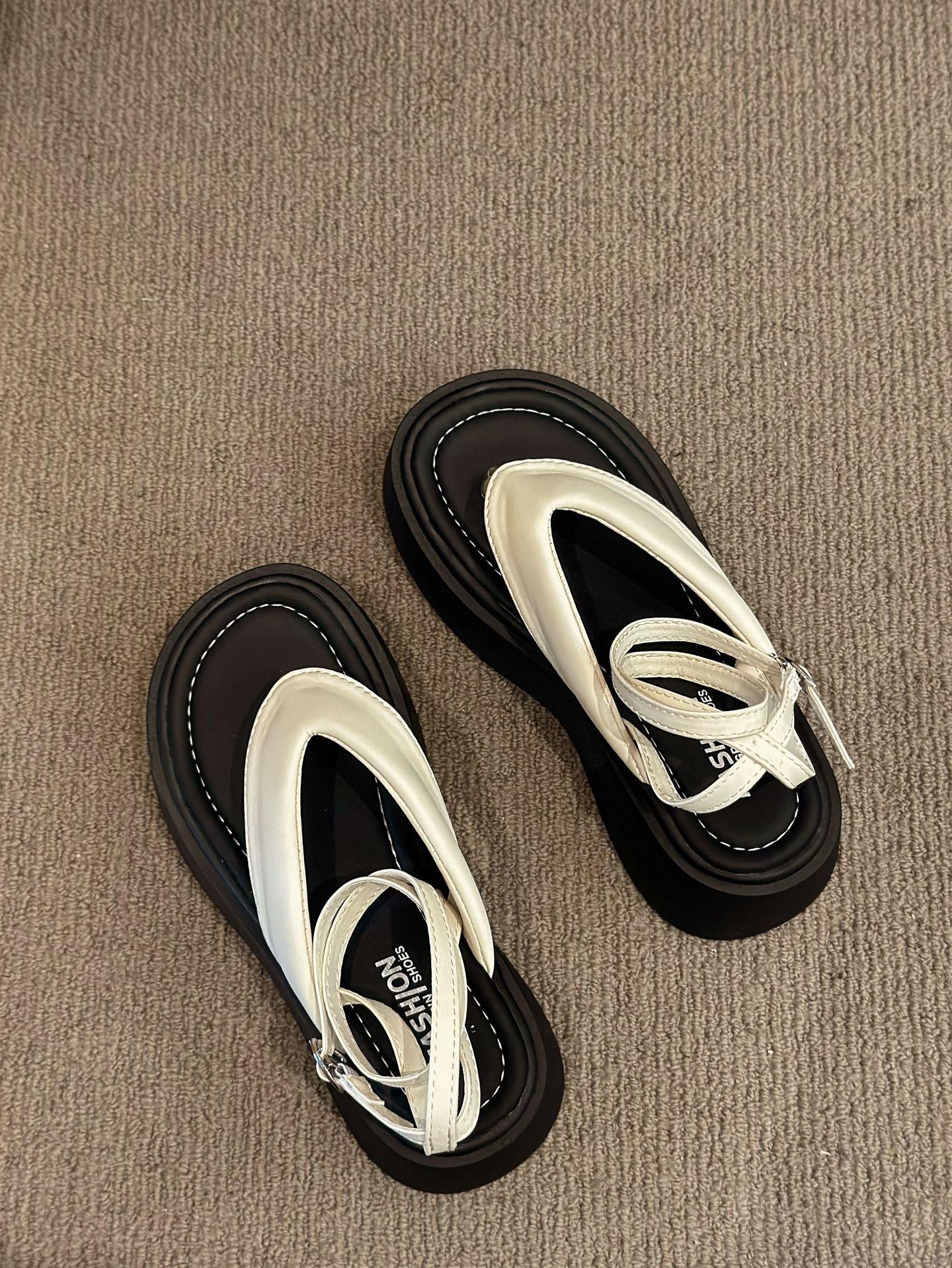 

Temperament fashionable black Roman sandals women s 2025 new summer French platform outer wear heightening fairy shoes 40