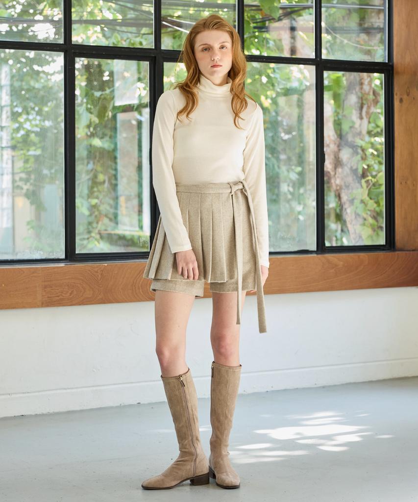 Alikim Classic Wool Turtleneck Top / Ivory