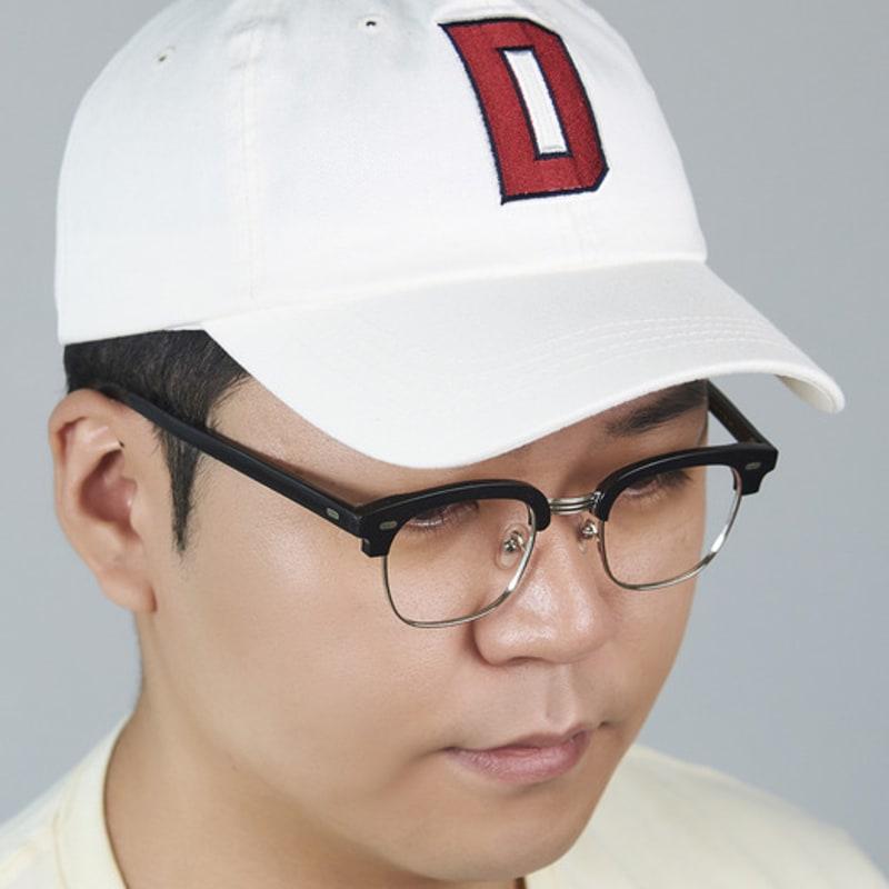 DEVERRMAN Preppy Embroidered Ball Cap (White)