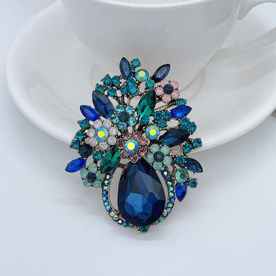 Yapay Elmas Çiçek Sepeti Broş Kadın Takım Elbise Dekoratif Mizaç Zarif Yaratıcı Broş Pin Aksesuarları