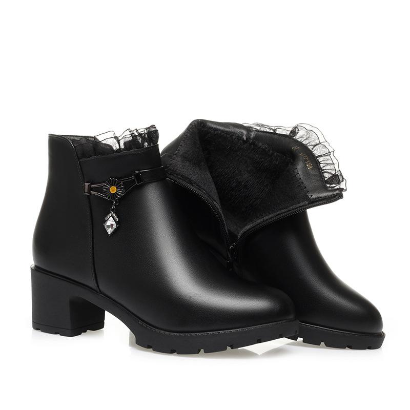 women's autumn and winter, new boots    and elderly women's shoes warm velvet leather shoes mother shoes soft leather cotton shoes