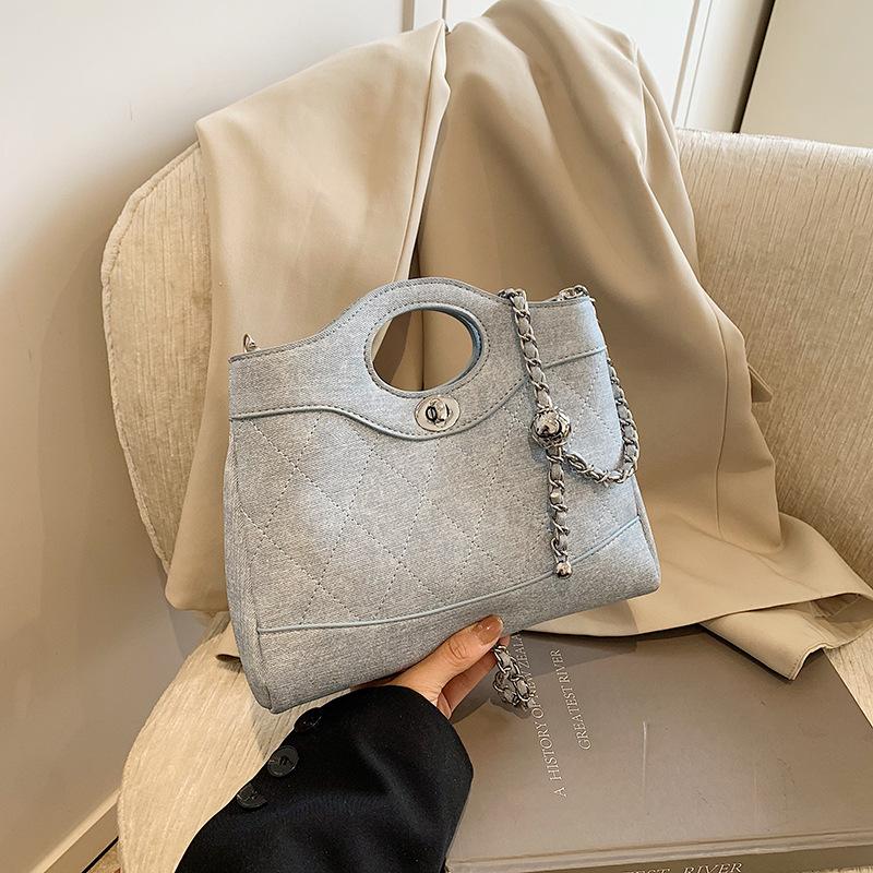 

2025 новая мода ромбовидная вышитая нить сумка Xiaoxiangfeng повседневная женская простая нишевая цепочка сумка на одно плечо через плечо 24*5*19 светло-синий