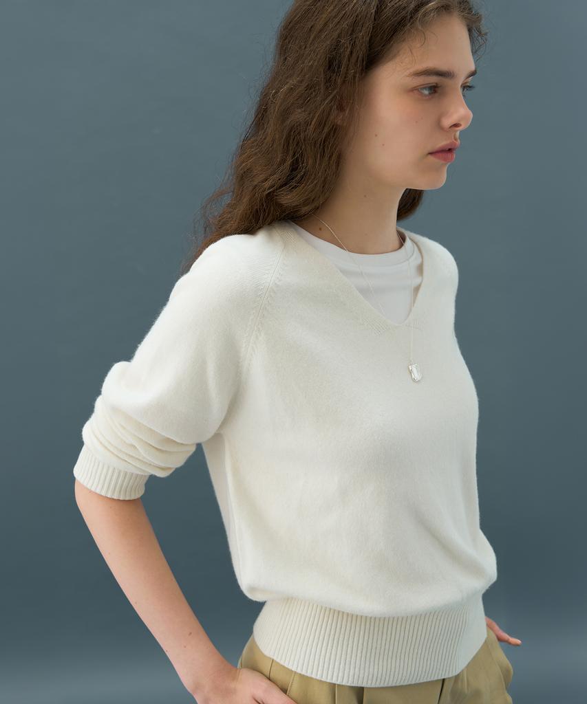 Deuloupisumeon Softy Cashmere Wool Blended V-Neck Knit [Ivory]