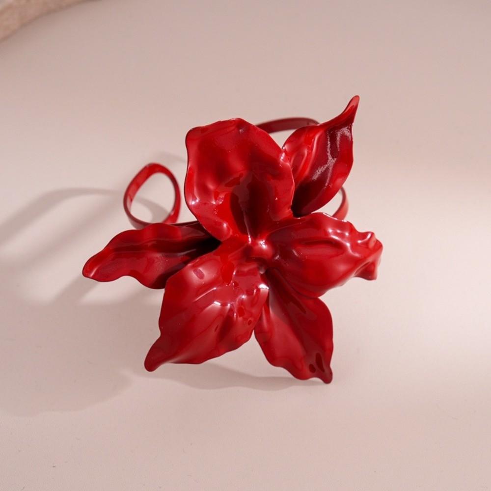 Náramek s červeným květem, velký květinový prsten na ruku, luxusní přehnaný květinový náramek na párty