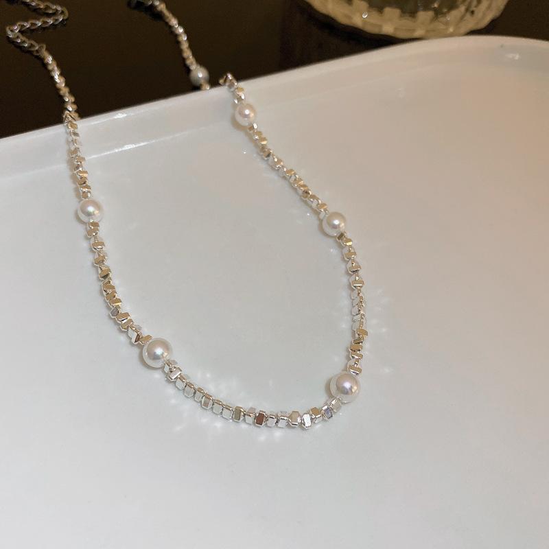 Light Luxury Temperament Pearl Artificial Broken Silver Love Necklace Fashion Niche Collarbone Chain Simple and Versatile Item Decoration