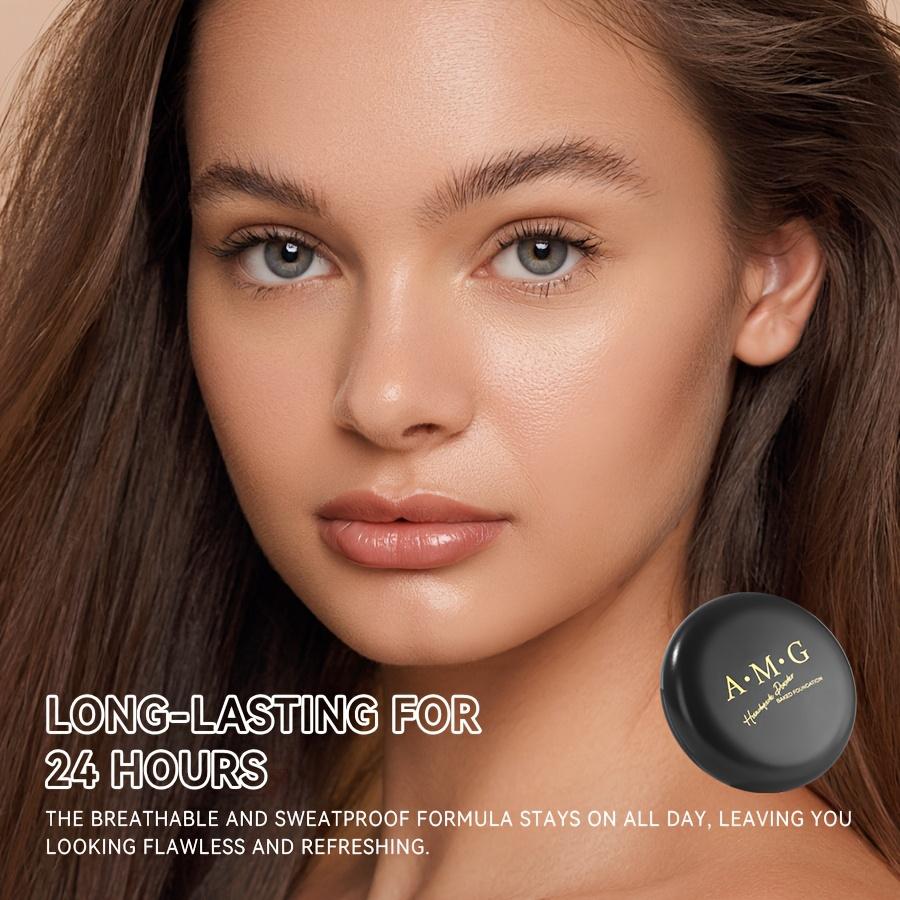 Le fond de teint en poudre crée un maquillage longue tenue pendant 24 heures. Disponible en trois teintes, il s'adapte intelligemment aux tons de peau