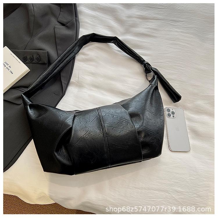 

Korean glossy bag women s 2025 new lazy wind pleated dumpling bag large capacity trendy shoulder messenger bag чёрный
