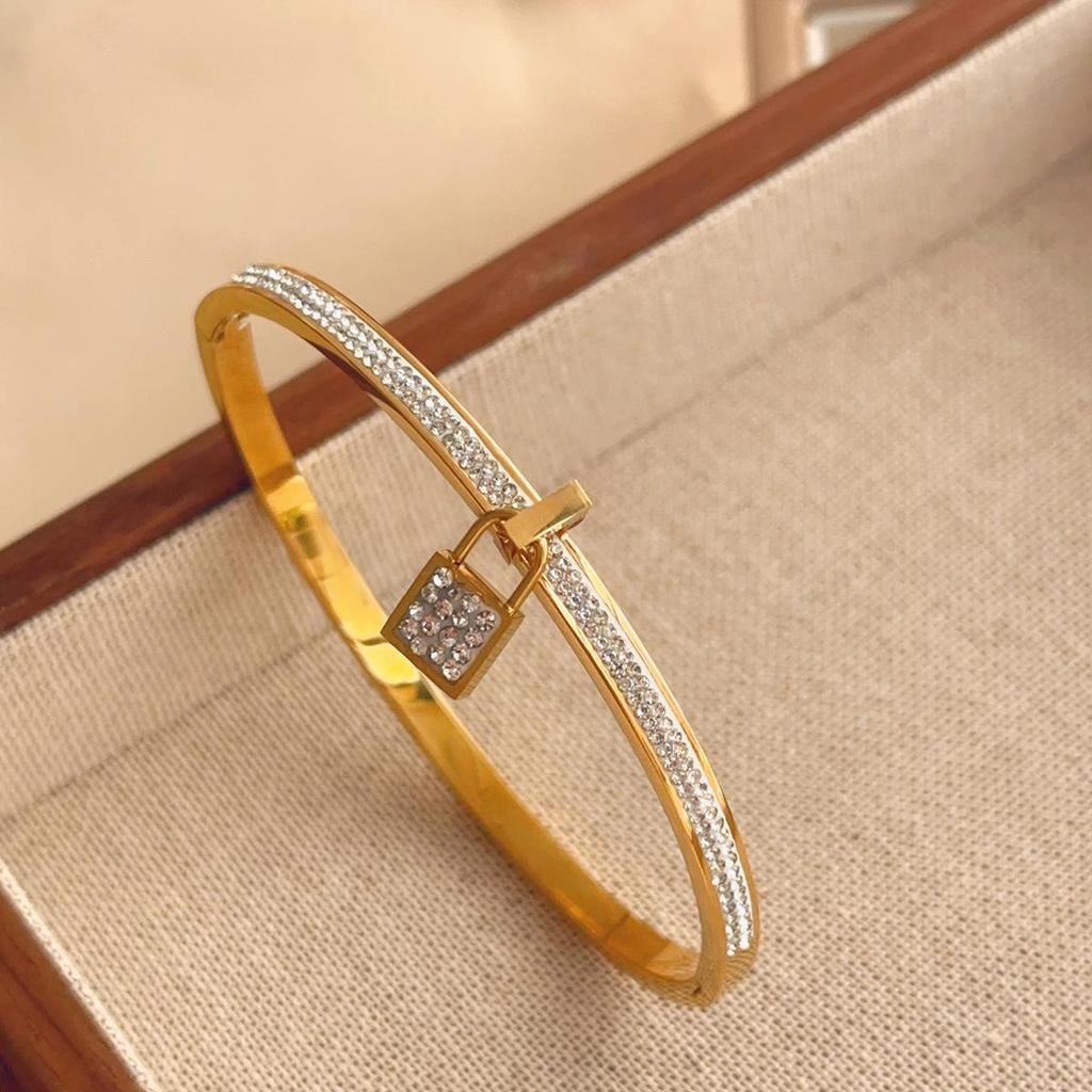 Luxusní dámský náramek z titanové oceli se zirkony a akcenty z bílé perleti