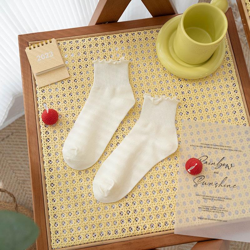 Chaussettes noires à bordure d'oreille, Chaussettes courtes pour femmes, Chaussettes d'été fines en coton, Chaussettes courtes en dentelle, Chaussettes polyvalentes unies pour le printemps et l'automne