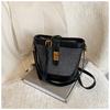 IELGY Contrast Color Niche Messenger Bag Casual Portable Bucket Bag
