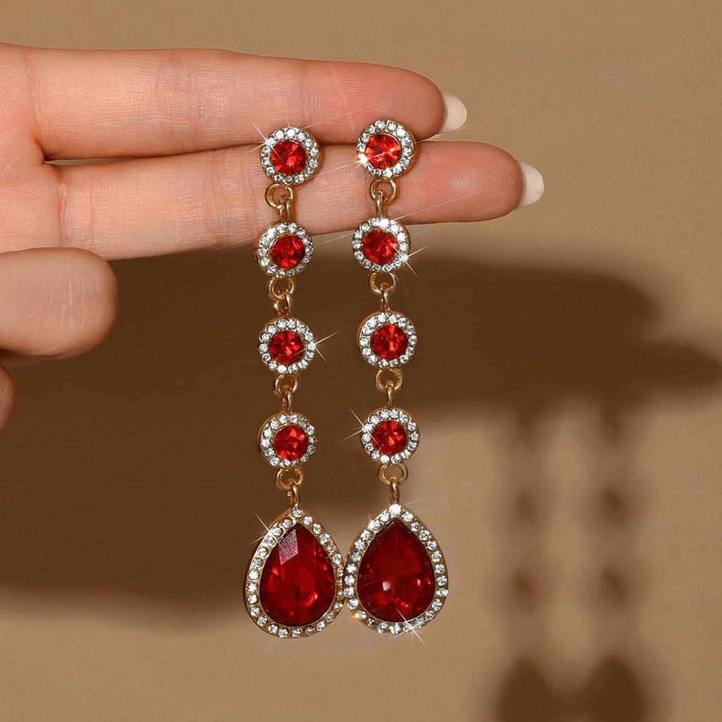 Retro Court Style Rhinestone Long Water Drop Earrings for Dinner Party Accessories.