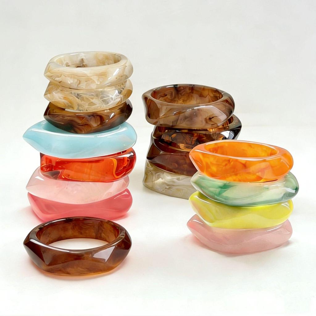 Unique Retro Resin Bracelet: Personalized Fashion Jewelry for Women