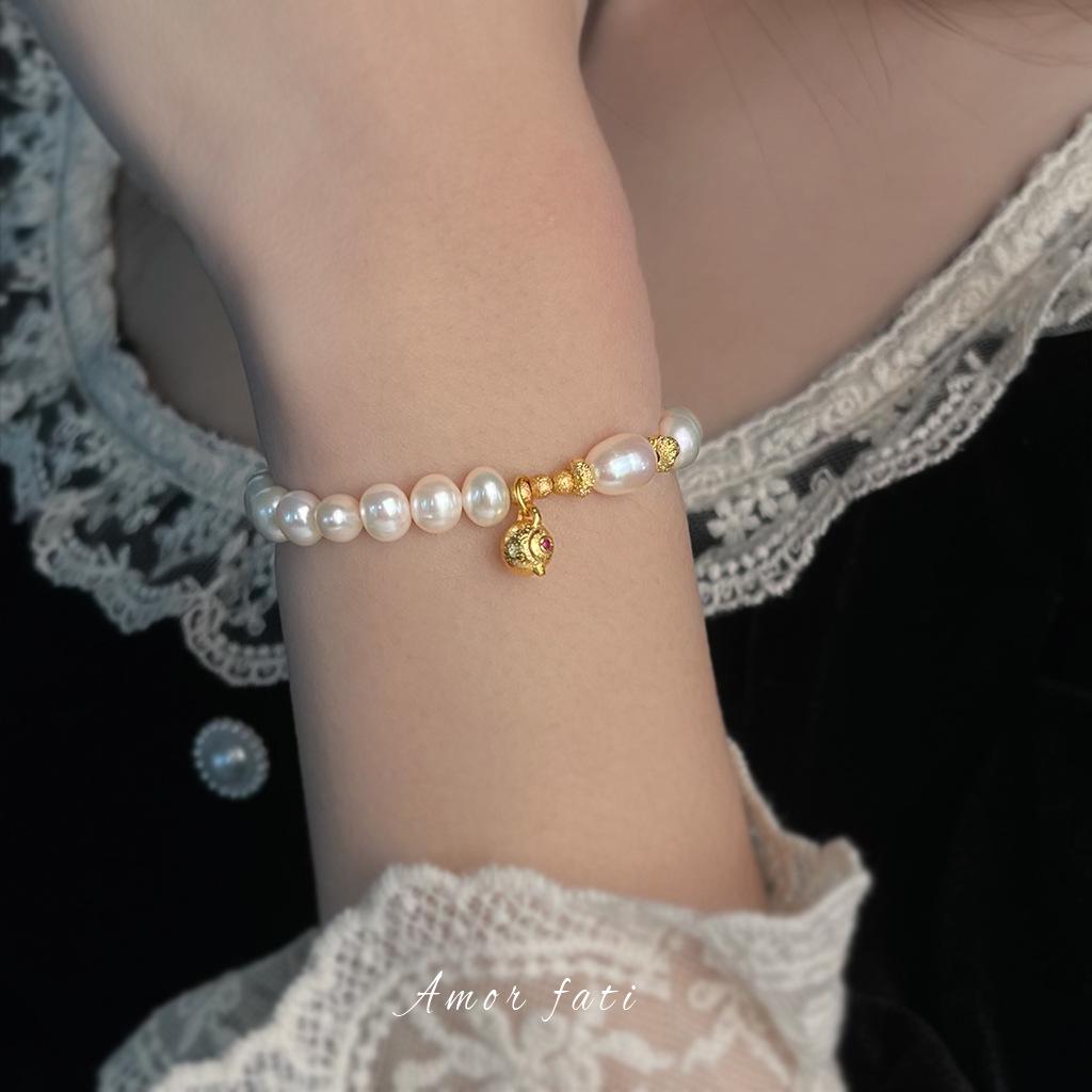 Ba Ba Pot Freshwater Pearl and Zircon Bracelet: Niche, Stylish, Luxurious Jewelry for Besties.