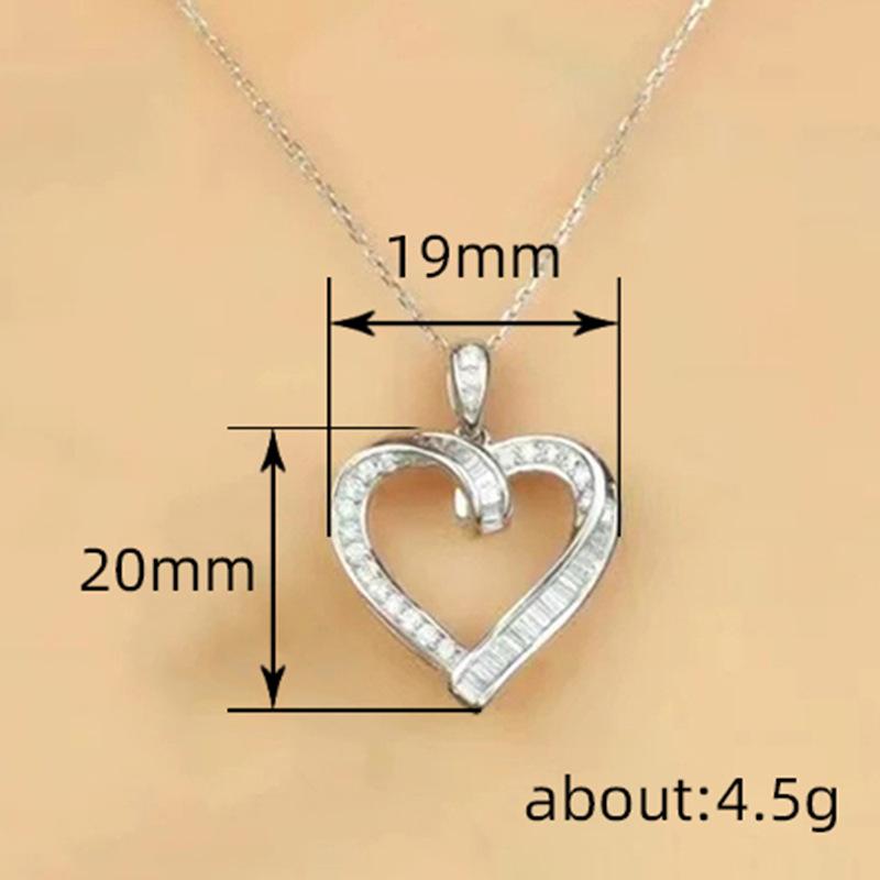 Hollow Heart-shaped Pendant Necklace, Romantic and Elegant Necklace, Suitable for Daily Wear and Luxurious Jewelry for Holiday Gifts