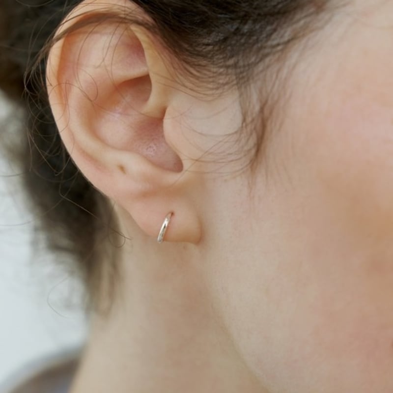 LOVE ME MONSTER [Silver] Tiny Ring Earrings