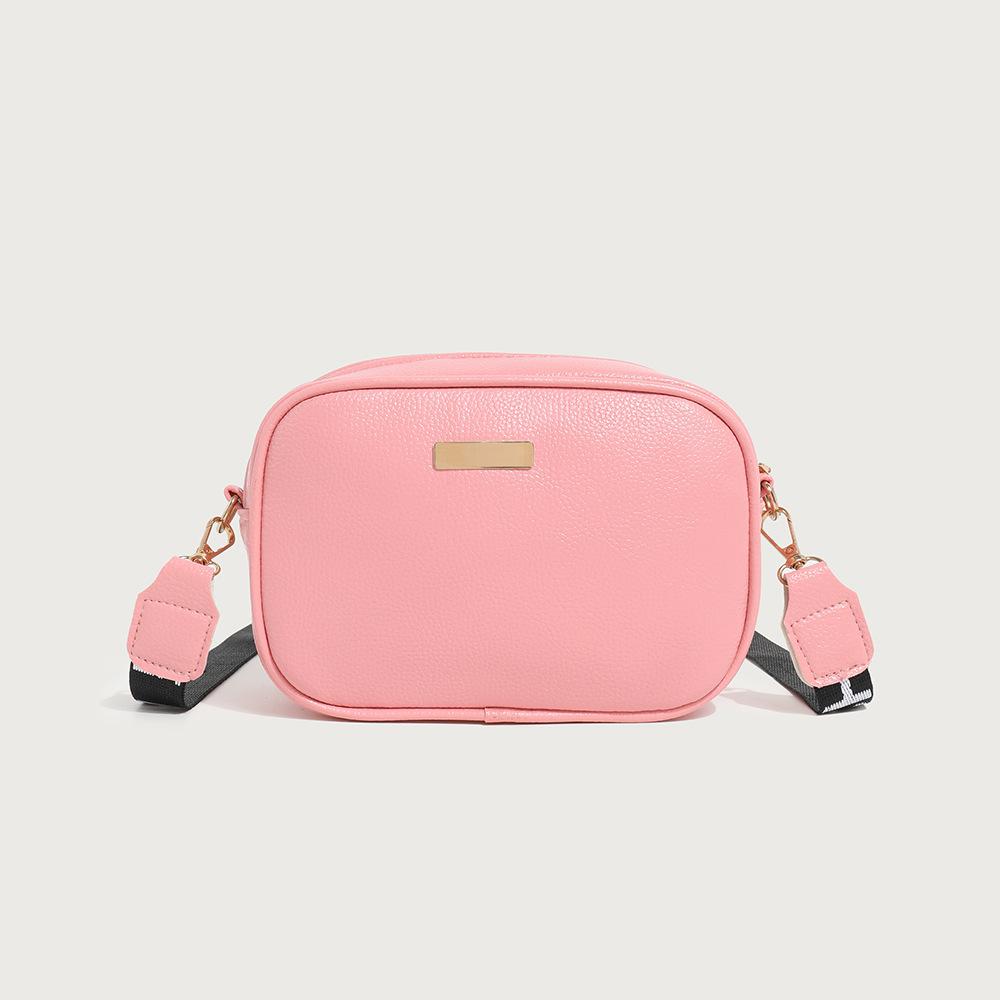 Women's bag, new broadband small square bag, fashionable and simple shoulder messenger bag, one piece.