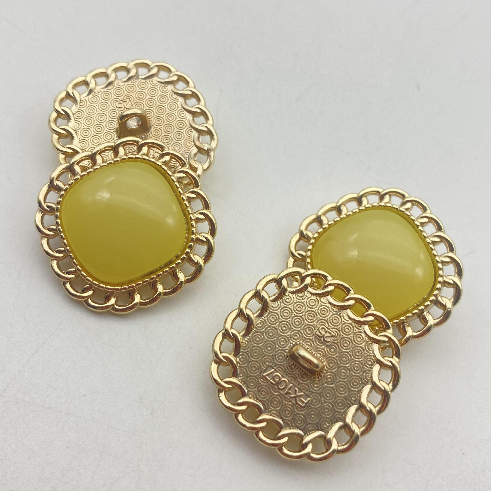 

Xiaoxiangfeng Handmade Diy Pearlescent Paint Hemp Rope Chain Edge Resin Metal Combination Buckle Decorative Accessories Clothing Buttons 28L=1.75CM