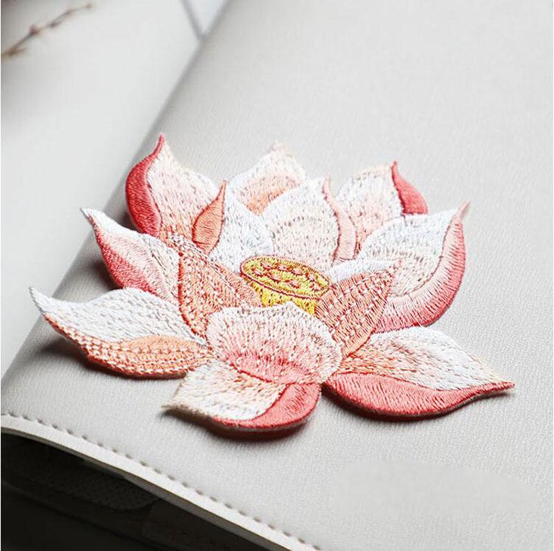 

1 шт. Розово-голубые вышитые нашивки в виде цветков лотоса, аппликация, нашивка для одежды, украшение красный