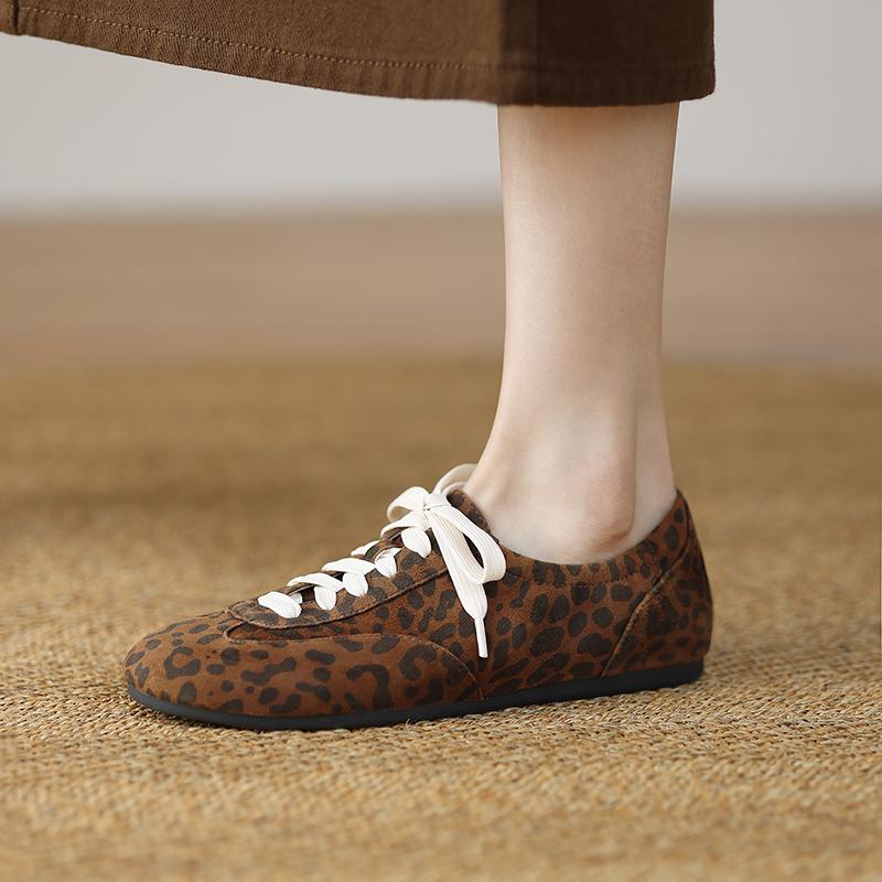 Мода 2025 Новые весенние женские туфли-лодочки с круглым носком и низким каблуком из натуральной кожи Женская обувь Лаконичная женская обувь с увеличенной внутренней частью