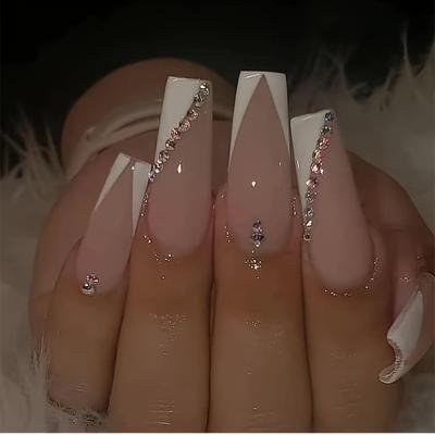Glänzende Press-On-Nägel aus Keramik in Weiß und Nude-Pink, Ballett-Gefälschte Nägel, Strass-Dekor, lange künstliche Nägel mit Gelee-Kleber + Polierfeile