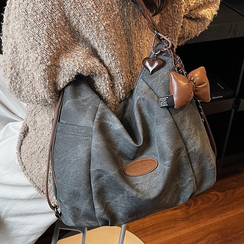 Large capacity casual underarm bag women's new autumn shoulder bag college students commuting backpack