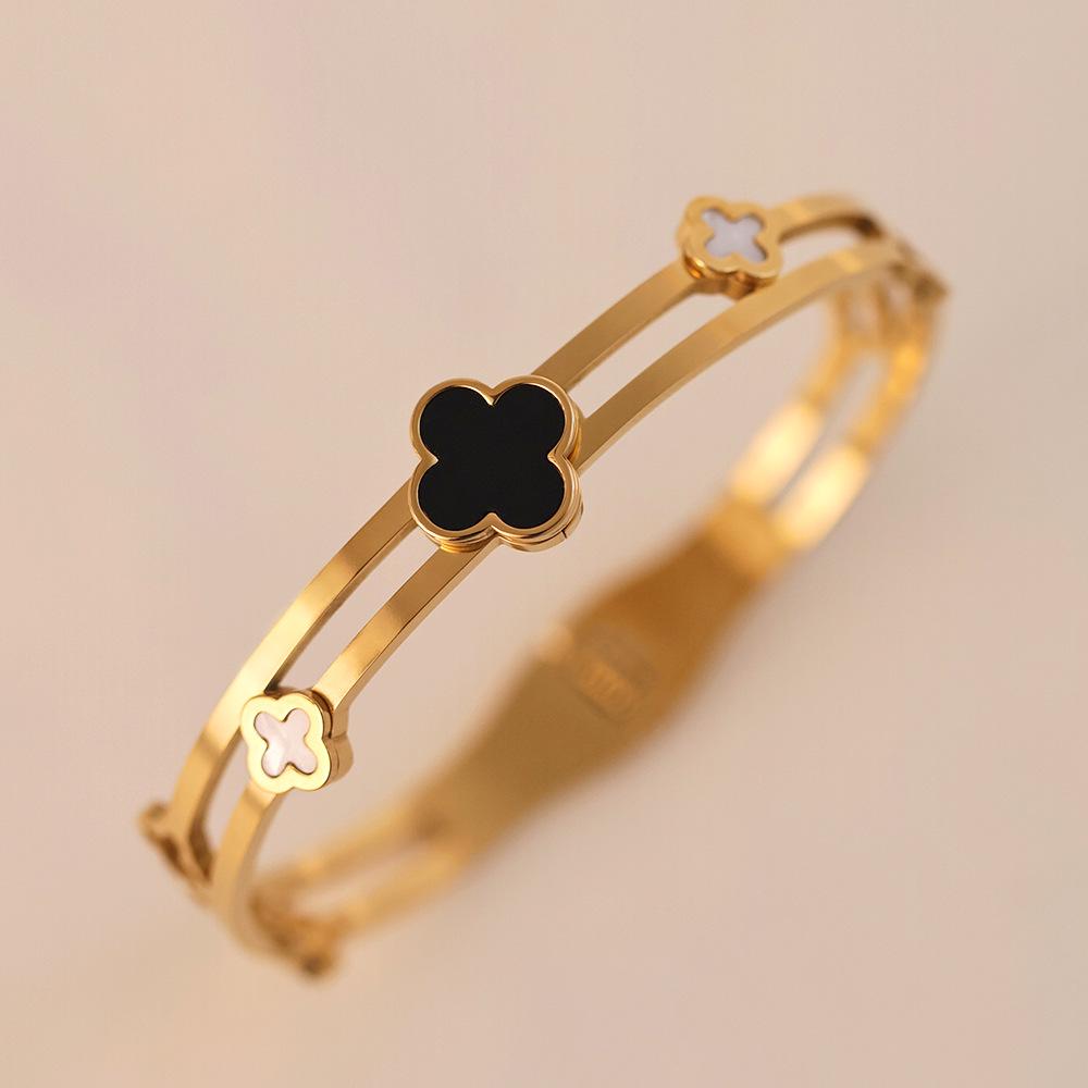 

High-End Women s Gold Electroplated Four-Leaf Clover Titanium Steel Bracelet Stainless Steel + Vacuum-Plated 18K Gold