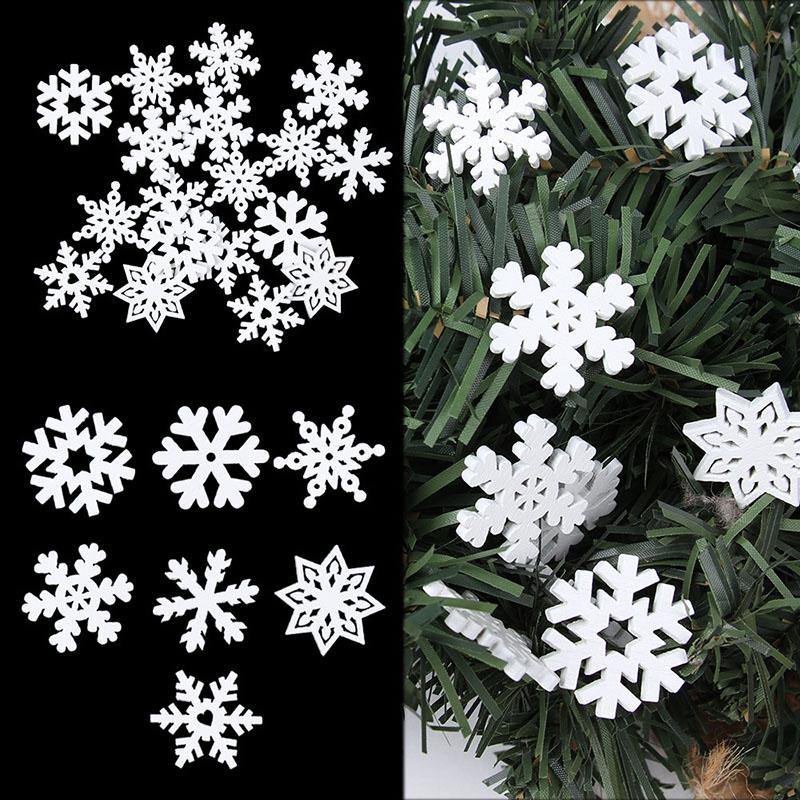 50Pcs/Set Wooden Crafts Mixed With Red White Green Snowflake Wood Chips Hollowed Out Carving Creative Christmas Home Decorations
