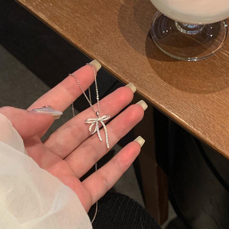 Exquisite Schlüsselbeinkette, elegante Halskette mit Schleifenanhänger für Frauen und Mädchen, Temperament-Halskette, koreanischer Student