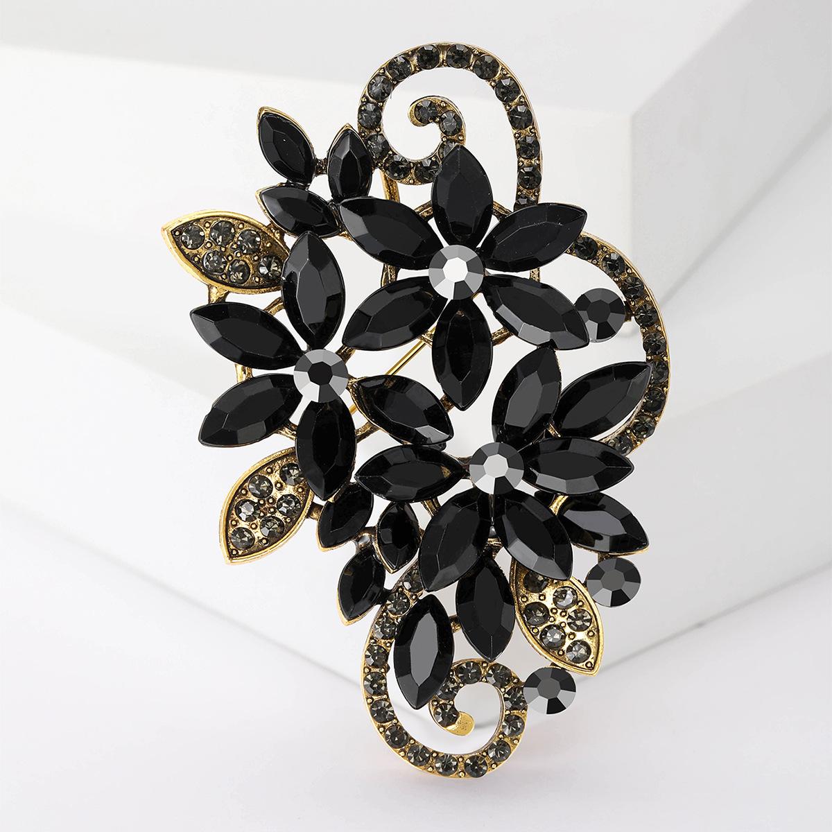 

Комплект хрустальных элегантных темпераментных корсажных украшений из стекла и кристаллов