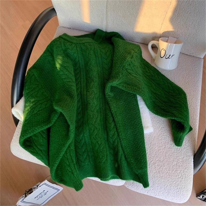 A Gentle Round-neck Braided Pullover Sweater for Women, A New Loose and Soft Knitted Top for Autumn and Winter