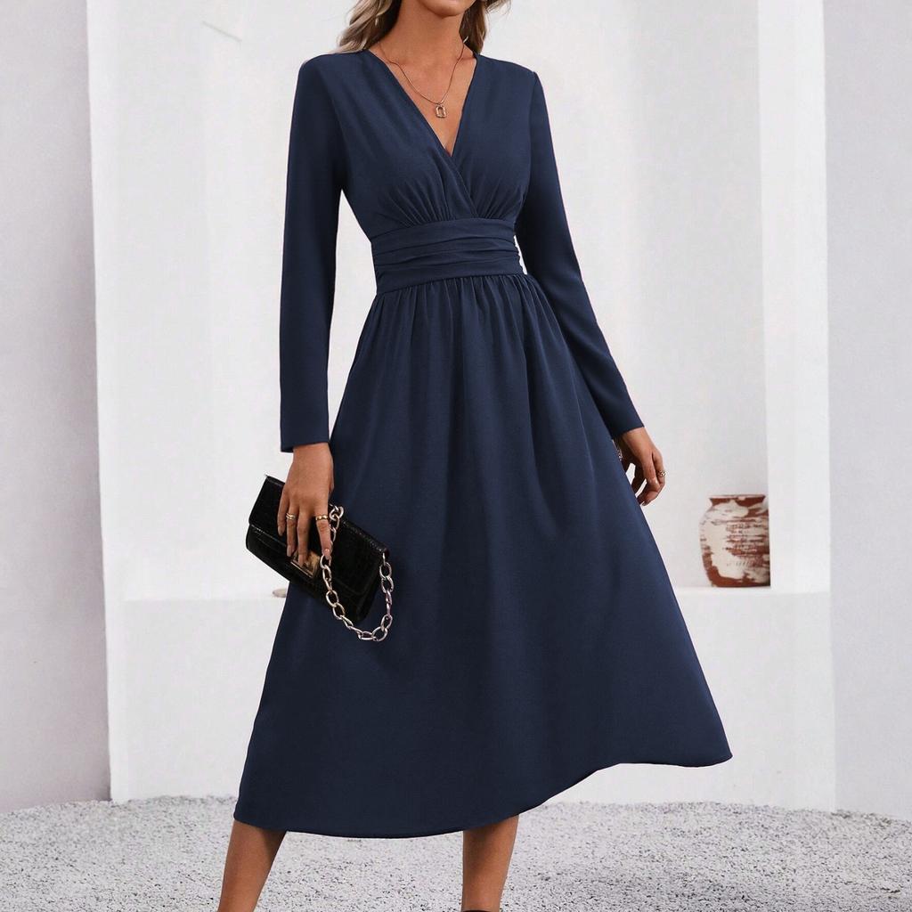 Women's Fashionable Solid Color V-neck Long Sleeved Pleated Long Dress