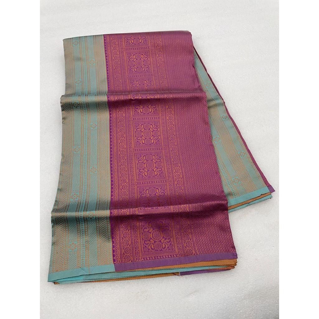 ALMAARI store is adorned with beautiful Zari work in form of traditional motifs. This beautiful saree is elegantly decorated with gorgeous