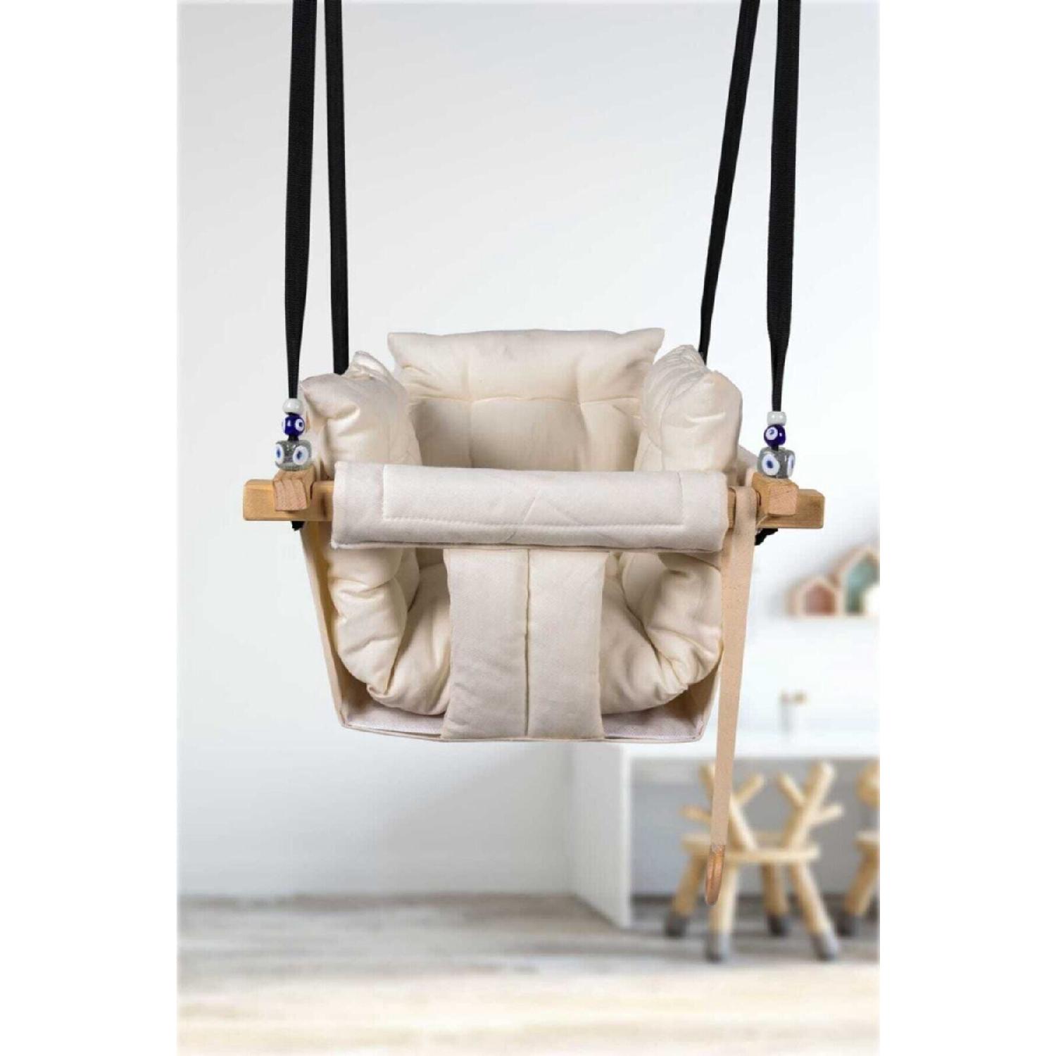 

Luxury Organic Fabric Swing Hanging On The Ceiling вершковий