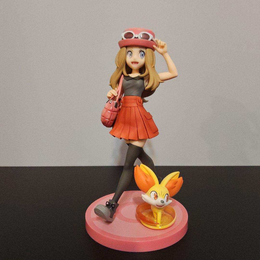 

[USED] Opened Pokemon figure Serena with Fennekin