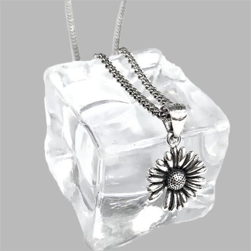 New Fashion Personality Creative Sunflower 925 Sterling Silver Jewelry Female Retro Old Flower Pendant Necklaces TYB356
