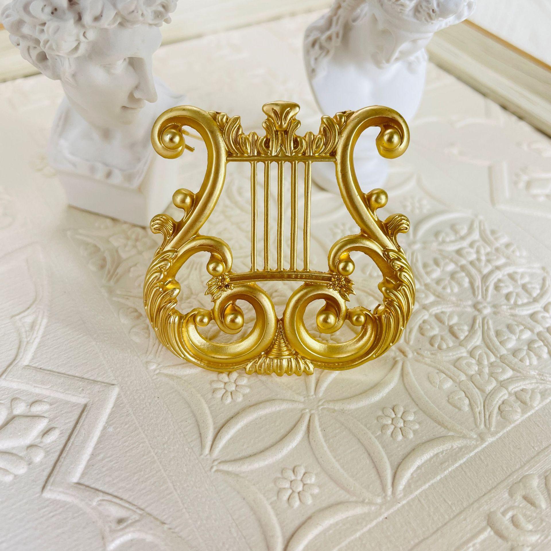 

Брошь в виде арфы, средневековая, элегантная, трехмерная, простая, золотая, корсажная, в придворном стиле, для мужчин и женщин, покрытая матовым сплавом