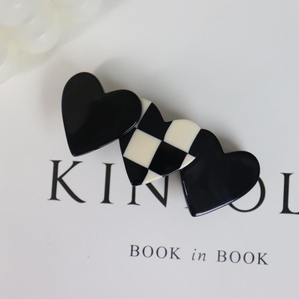 French Acetate Black Plaid Round Heart Spring Hair Clip - Elegant Black & White Design
