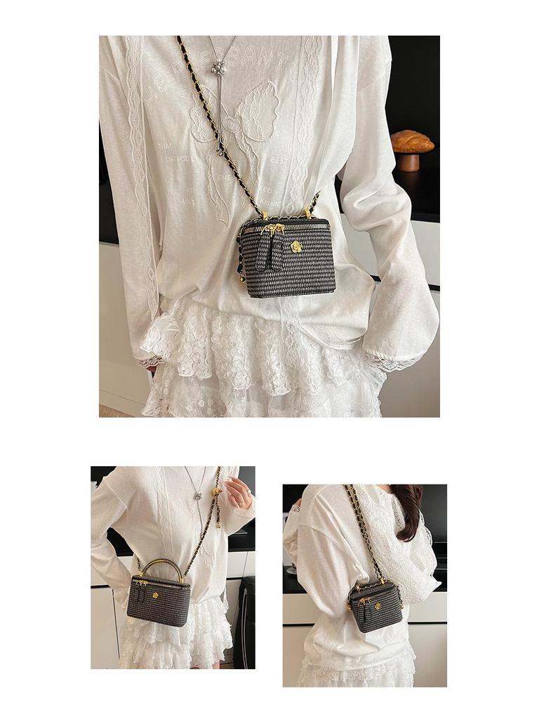 Retro taška přes rameno ve stylu slámy s řetízkem