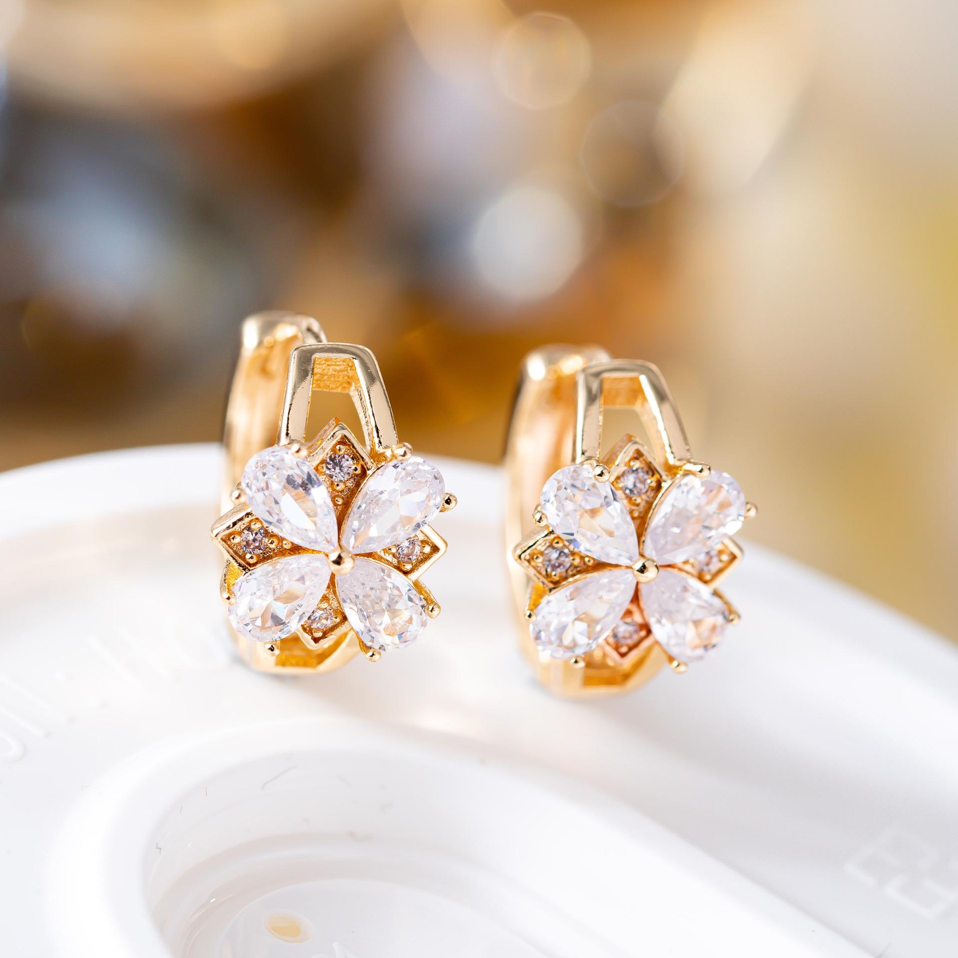 Korean Elegant Rhombus Four-Leaf Clover Rhinestone Ear Cuffs and Earrings for Women – Fashionable Zirconium Plant Ear Studs.
