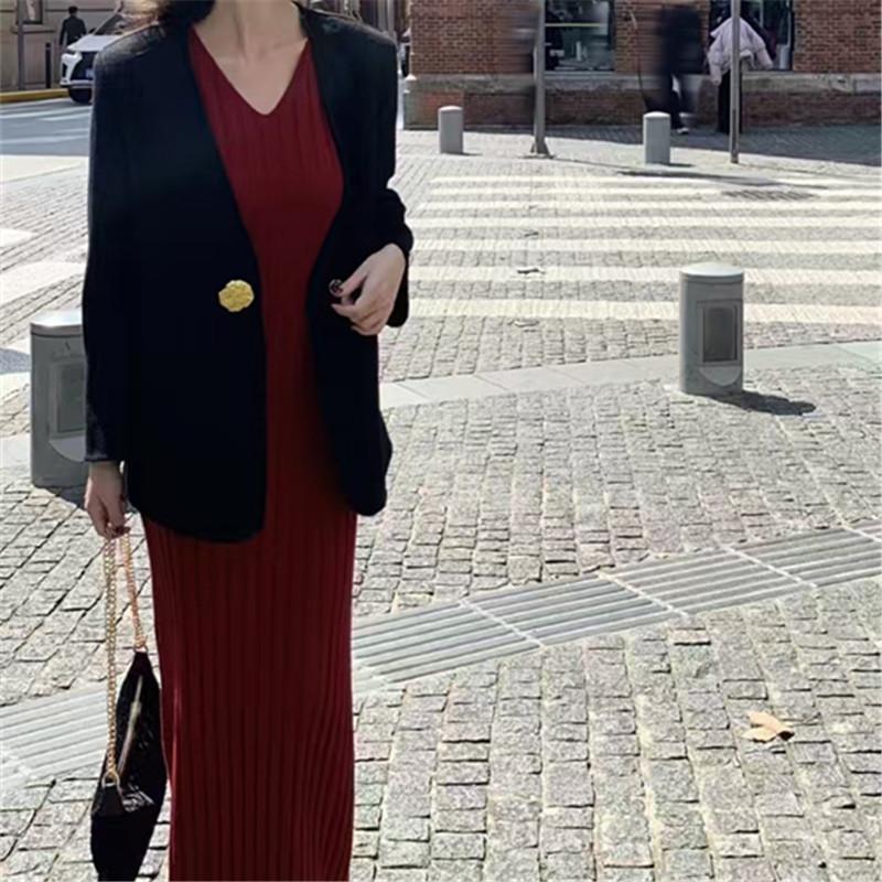 V-neck pit strip with coat with knitted dress inside women's autumn and winter new waist simple temperament sweater skirt