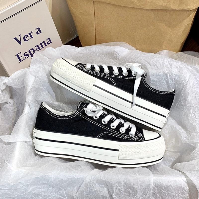 "Retro 1970s Thick-Soled Women's Canvas Sneakers – All-Match Low-Top White Shoes for Height Boost and Casual Style"