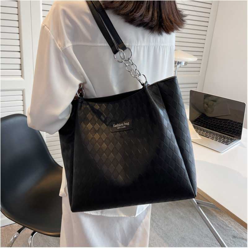 Große Kapazität Damentasche Einfache einfarbige PU Pendlertasche Diamantmuster Umhängetasche