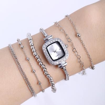 Minimalistisches und personalisiertes Damenschmuckset