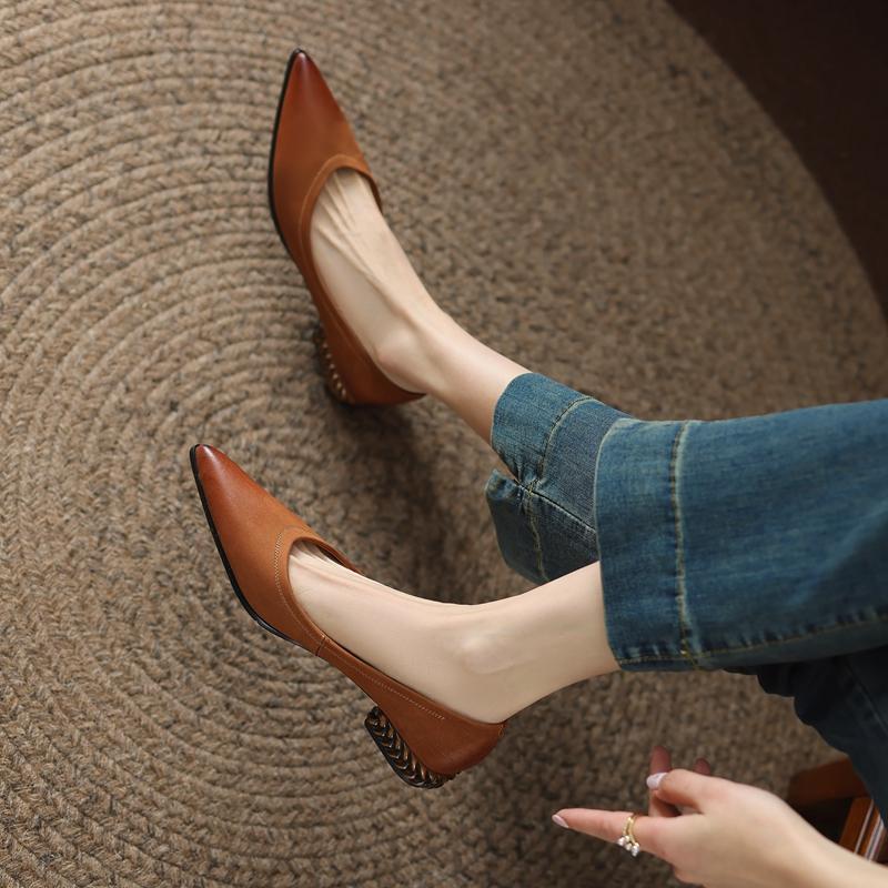 Spring 2025 New Soft Leather Thick Heel Non-slip Low Heel Shoes French Retro Temperament Pointed Head Shallow Mouth Women's Single Shoes