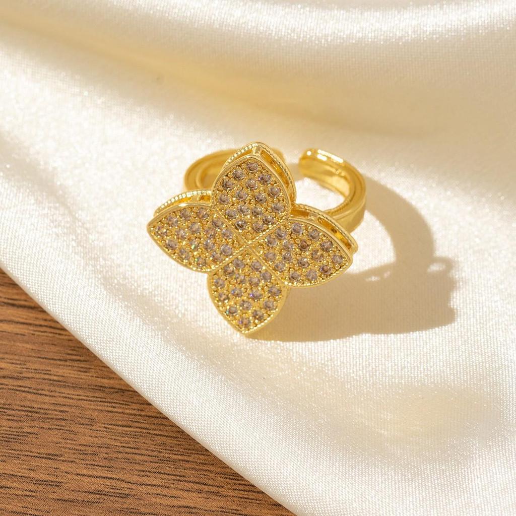 Hollow Rhombus Two-Tone Diamond-Studded Four-Leaf Clover Zirconia Ring for Women